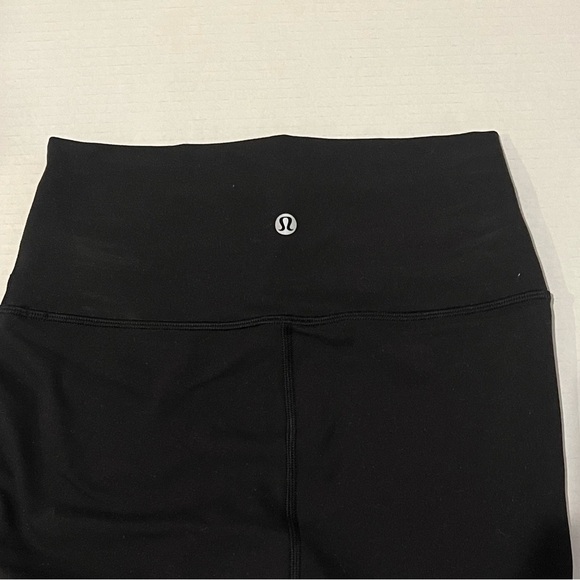 Lululemon Wunder high rise leggings in black. Size 6 - Picture 3 of 3
